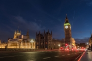 Биг Бен и английският парламент през нощта